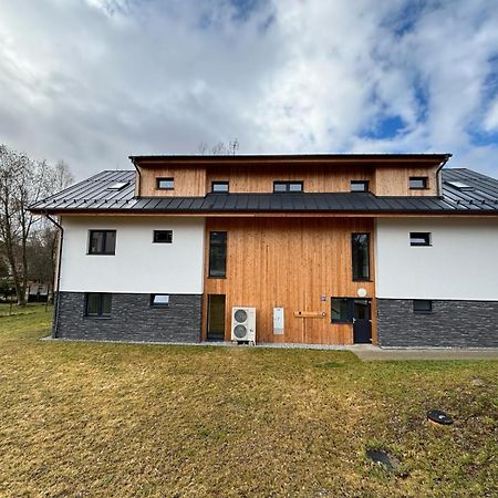 Apartmany U Plaze Lipna - Male Lipno Cerna v Posumavi Bagian luar foto