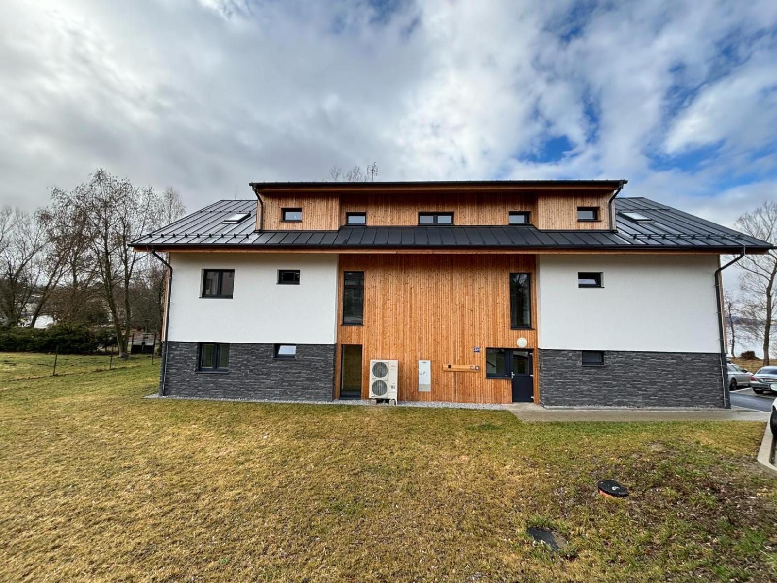 Apartmany U Plaze Lipna - Male Lipno Cerna v Posumavi Bagian luar foto